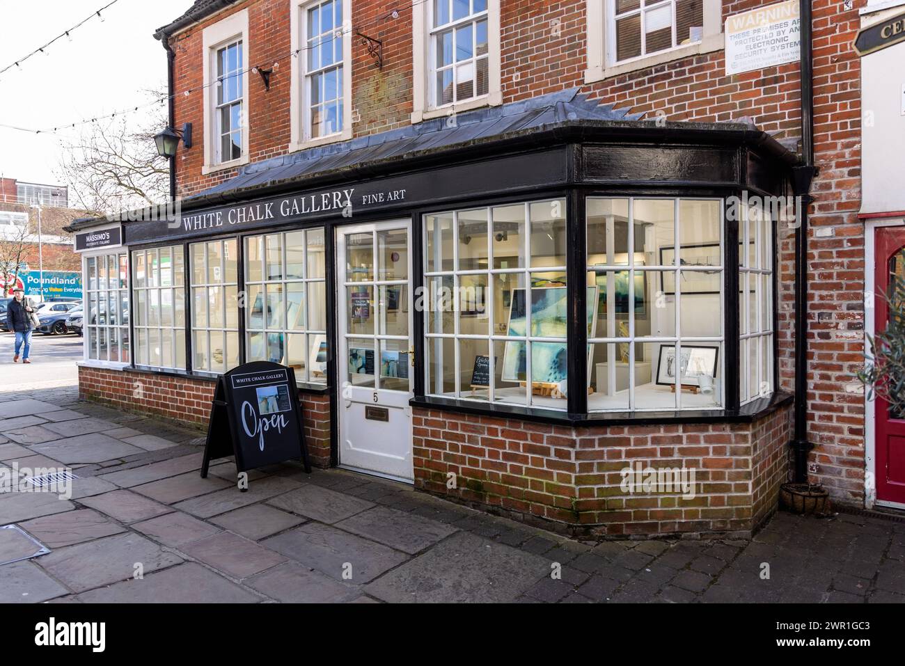 White Chalk Gallery a contemporary gallery in Old Swan Yard, Devizes