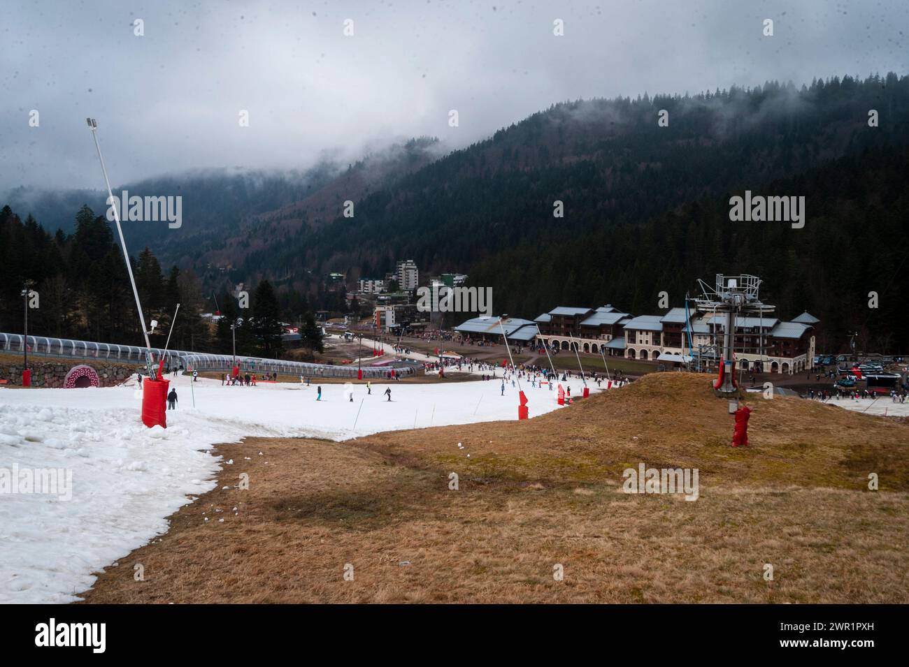 La Bresse, France. 04th Mar, 2024. Nicolas Landemard/Le Pictorium - Illustrations of a ski resort in Bresse. - 04/03/2024 - France/Lorraine (french region)/La Bresse - Those involved in tourism in the Bresse Hohnek region can all testify to a disastrous 2024 winter season overall, with visitor numbers down by between 30% and 40%. The resort itself is suffering from a real lack of snow and has had to close a large part of its ski area. The lack of snow is one of the main explanations, but so is the rising cost of living in France. Credit: LE PICTORIUM/Alamy Live News Stock Photo