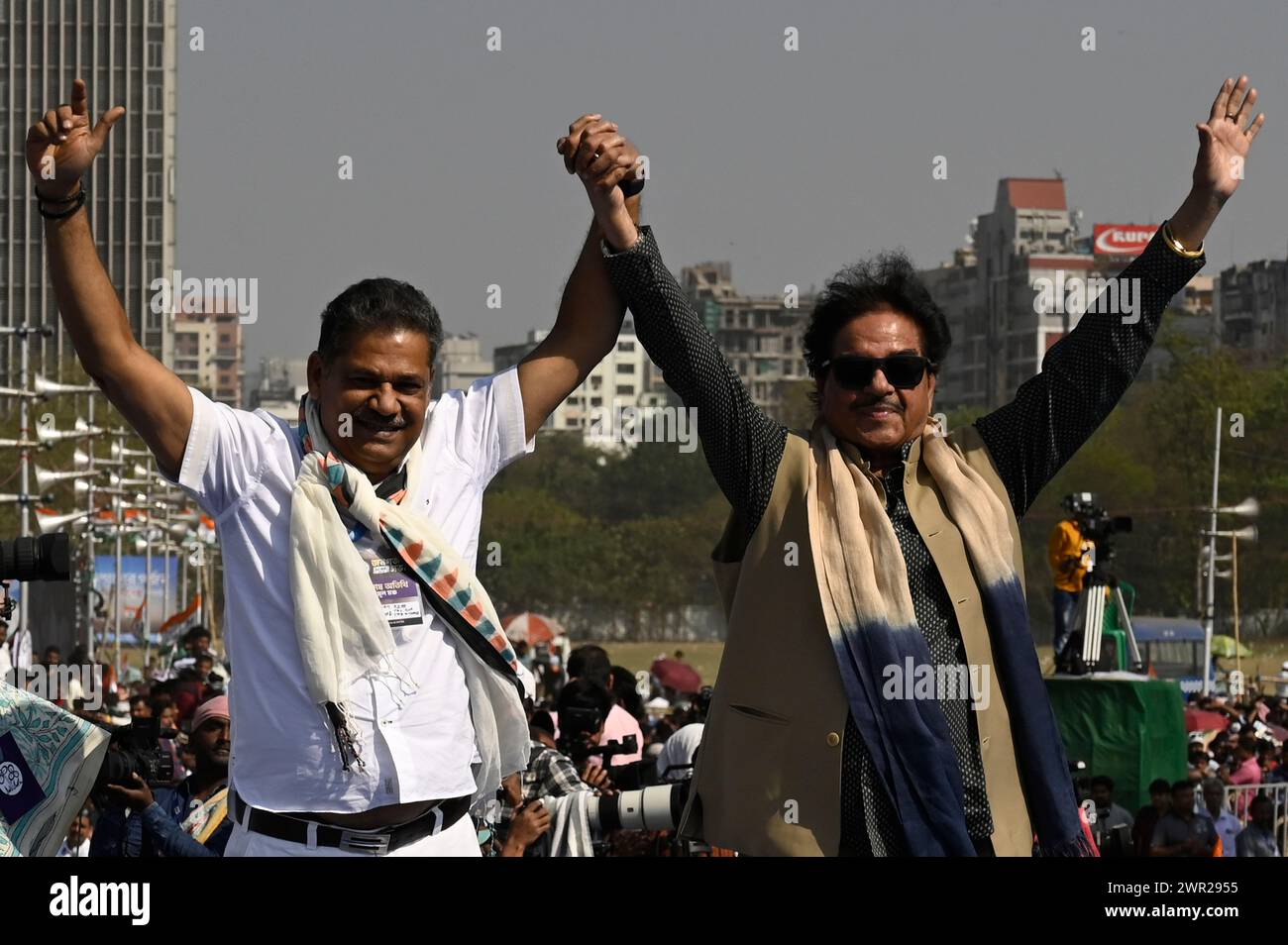 KOLKATA, INDIA - MARCH 10: Kirti Azad(left} and Shatrughan Sinha are