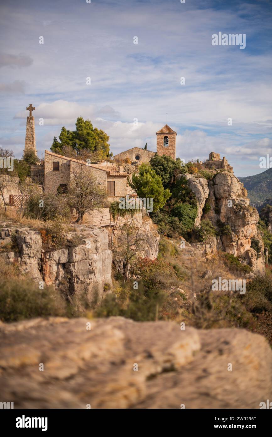 View towards the historic buildings of the clifftop town of Siurana, Spain Stock Photo