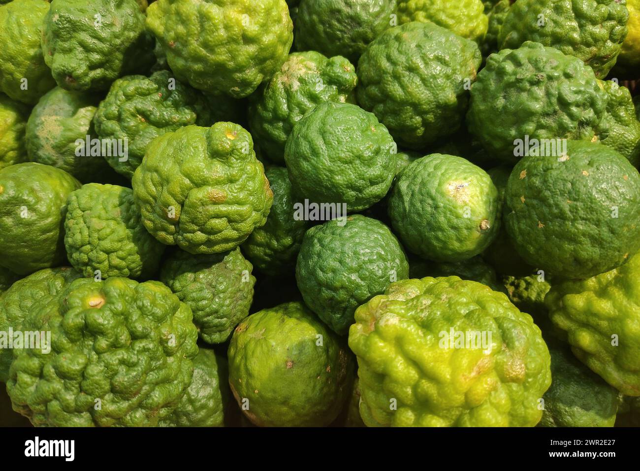 Limes on stall hi-res stock photography and images - Alamy