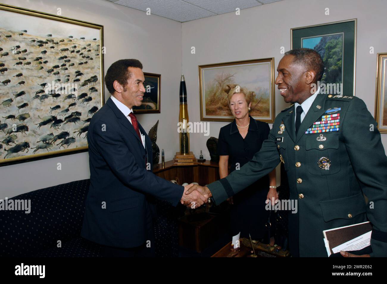 U.S. Army Gen. William Ward, right, commander of the U.S. Africa Command, meets with the Botswana Vice President, Ian Khama, left, during the general's visit to Gaborone, Botswana, Dec. 3, 2007. U.S. Ambassador to Botswana, Katherine Canavan looks on. (U.S. Air Force photo by Tech. Sgt. Nic Raven/Released) Stock Photo