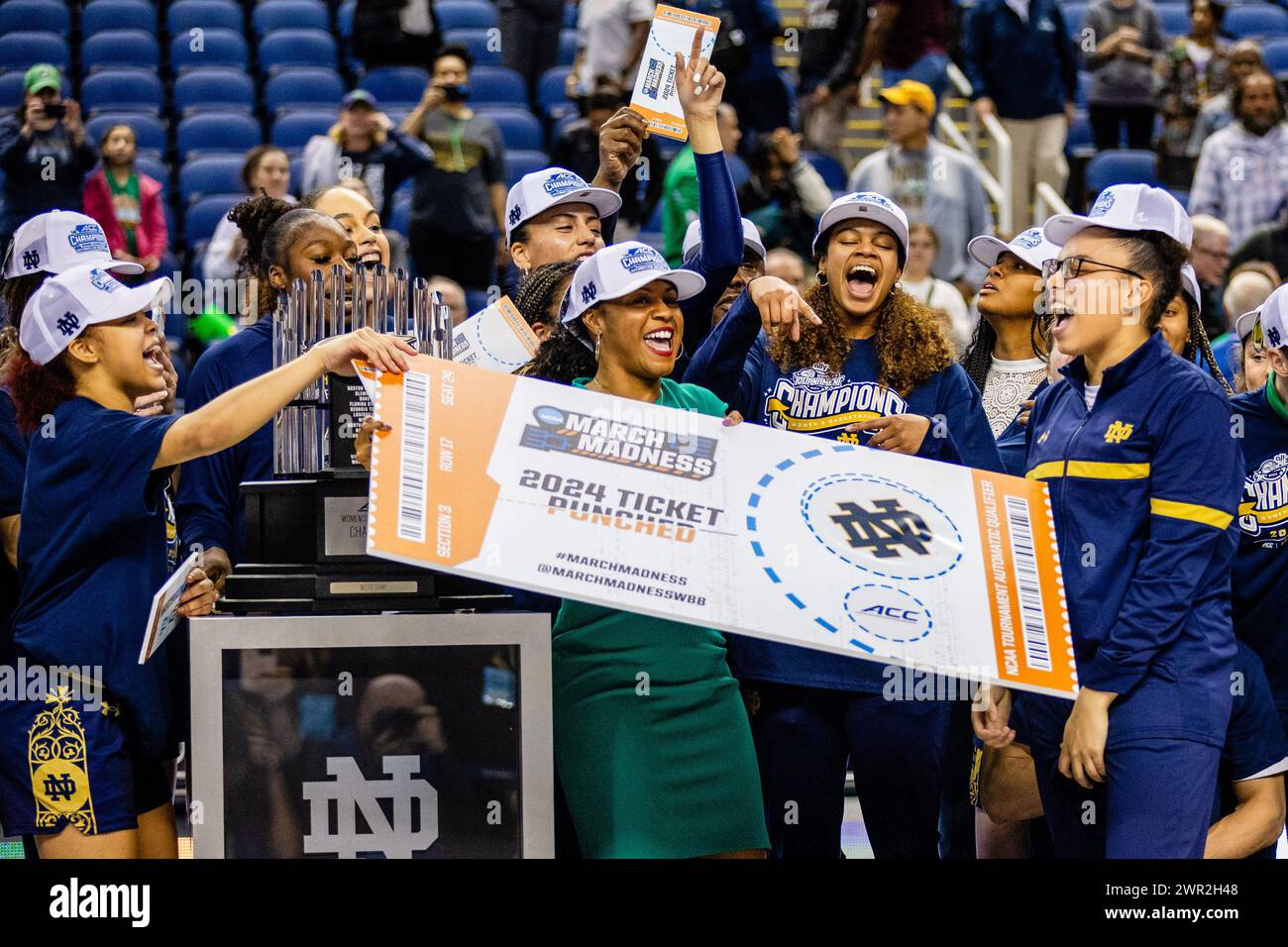 Greensboro, NC, USA. 10th Mar, 2025. Notre Dame Fighting Irish punch