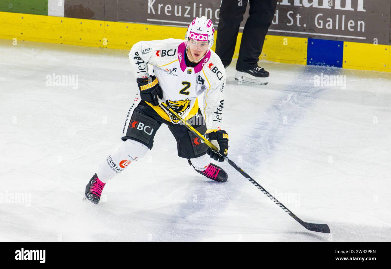 EHC Kloten - HC Ajoie, Stimo Arena, National League NL, Regular Season: #2 Valentin Pilet, Verteidiger HC Ajoie. (Kloten, Schweiz, 02.12.2023) Stock Photo