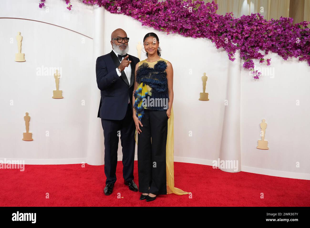 David Alan Grier, left, and Luisa Danbi GrierKim arrive at the Oscars(01)