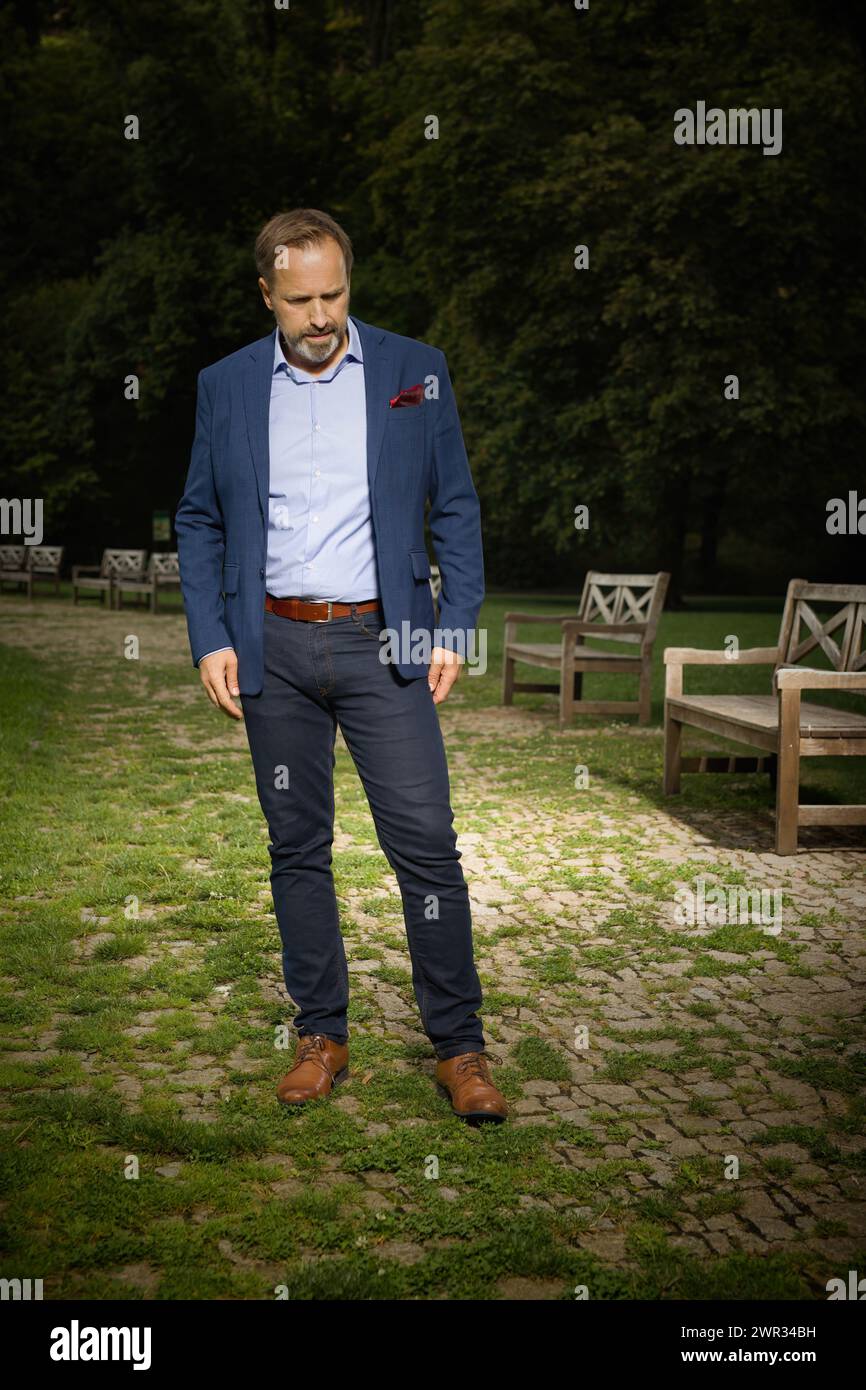 Older man in blue shirt hi-res stock photography and images - Alamy