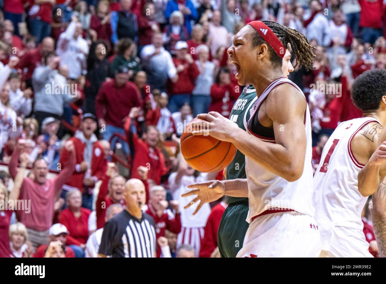 Indiana forward Malik Reneau, front right, reacts after scoring and ...