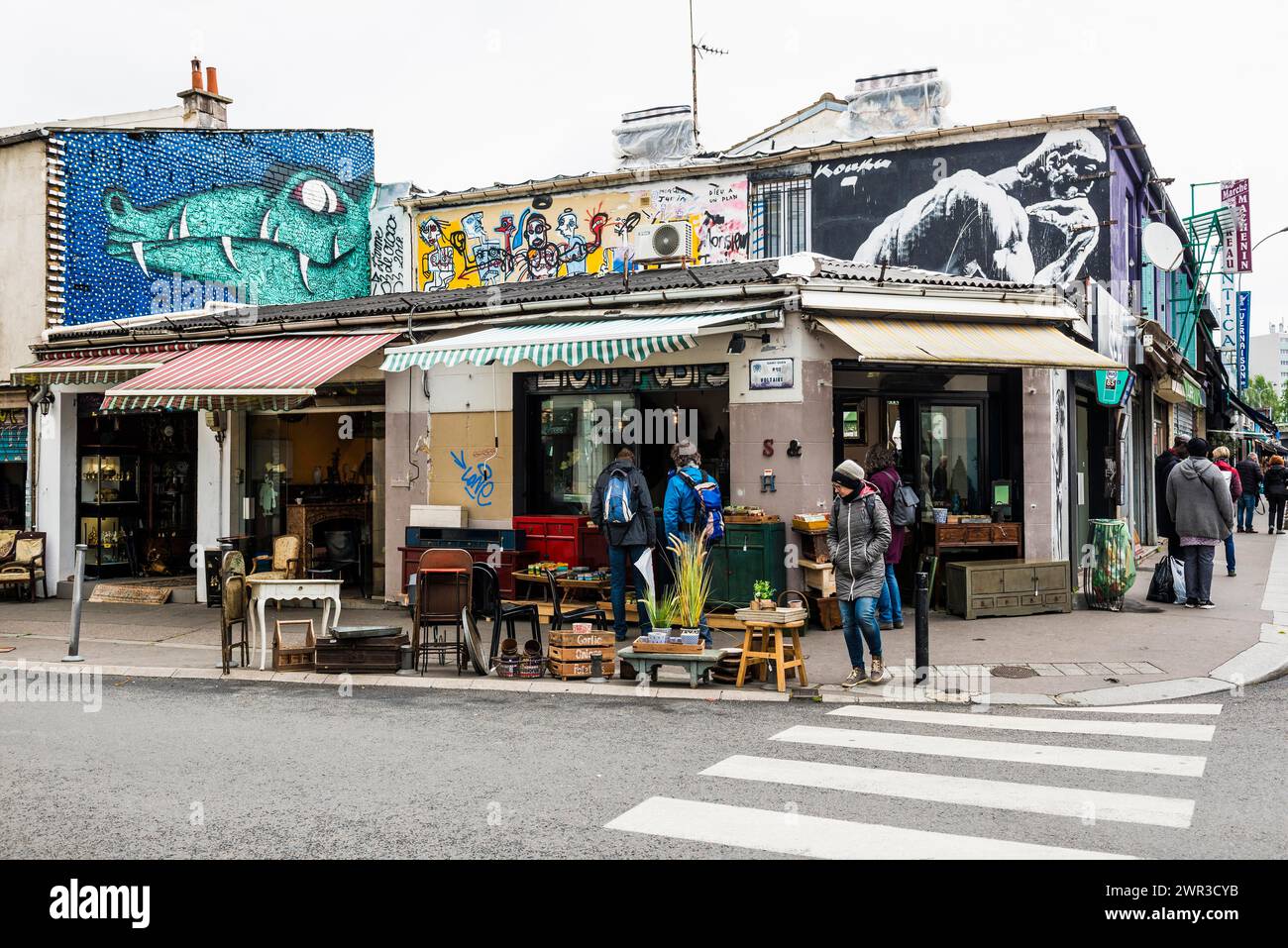 painted-house-walls-and-flea-market-graffiti-porte-de-clignancourt