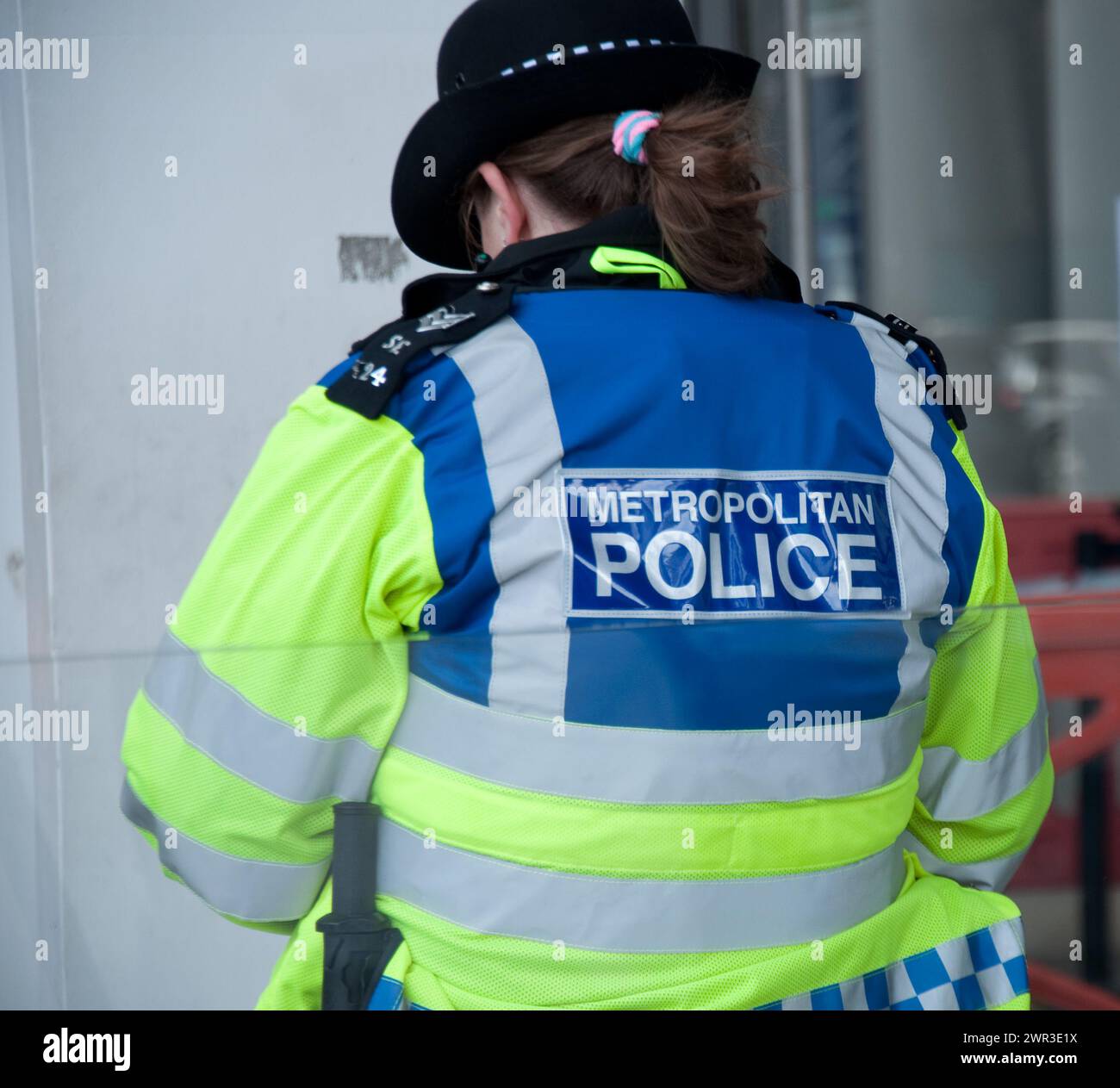 Female Metropolitan Police Officer, London Bridge Station, Southwark ...