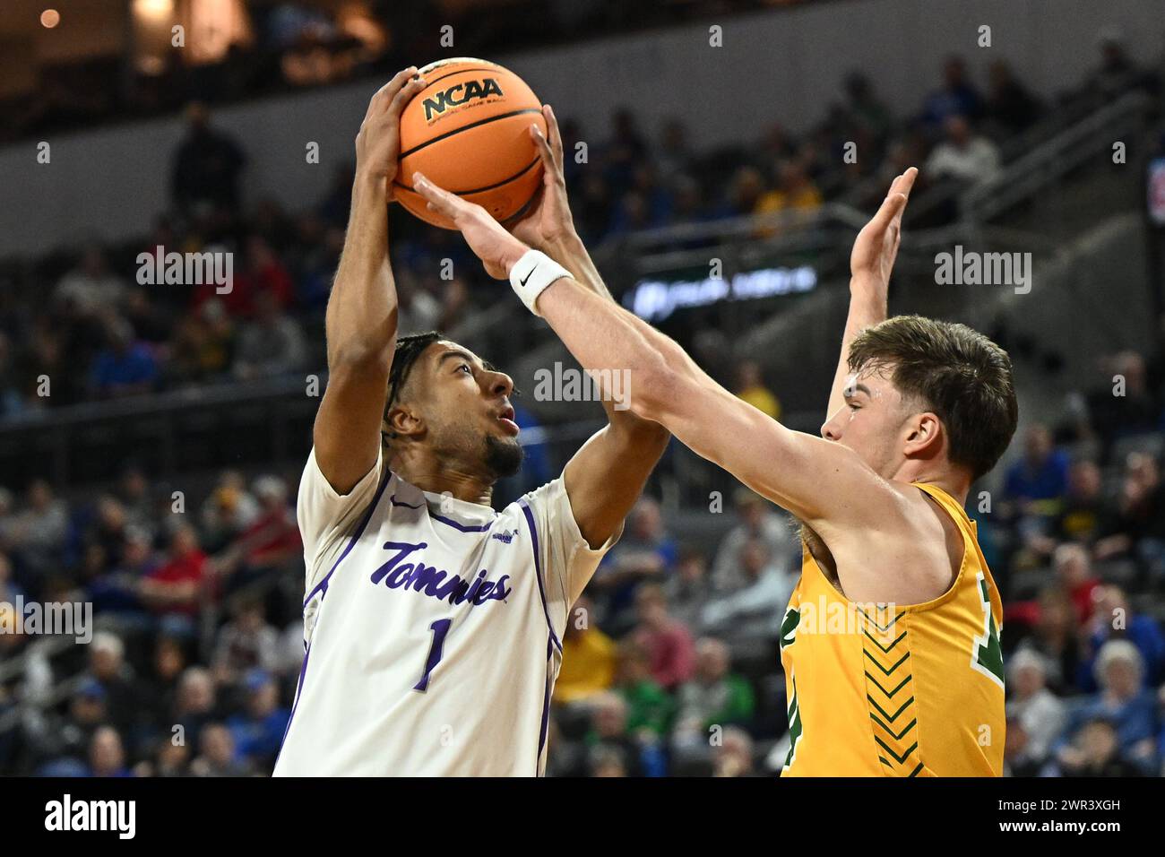 St. Thomas - Minnesota Tommies guard Kendall Blue (1) grabs a rebound during an NCAA men's basketball quarter-final between the North Dakota State Bison and the University of St. Thomas Tommies at the Summit League Championships at the Denny Sanford PREMIERE Center in Sioux Falls, SD on Sunday, March 10, 2024. St. Thomas won 68-58.Russell Hons/CSM (Credit Image: © Russell Hons/Cal Sport Media) Stock Photo