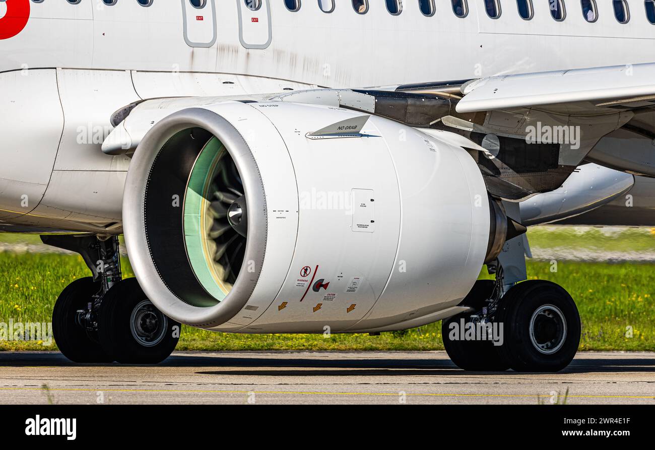 Der Airbus A220-300 hat zwei Pratt & Whitney PW1524G-3 Triebwerke, welche für den notwendigen Schub sorgen. Hier die Ausführung der Swiss Internationa Stock Photo