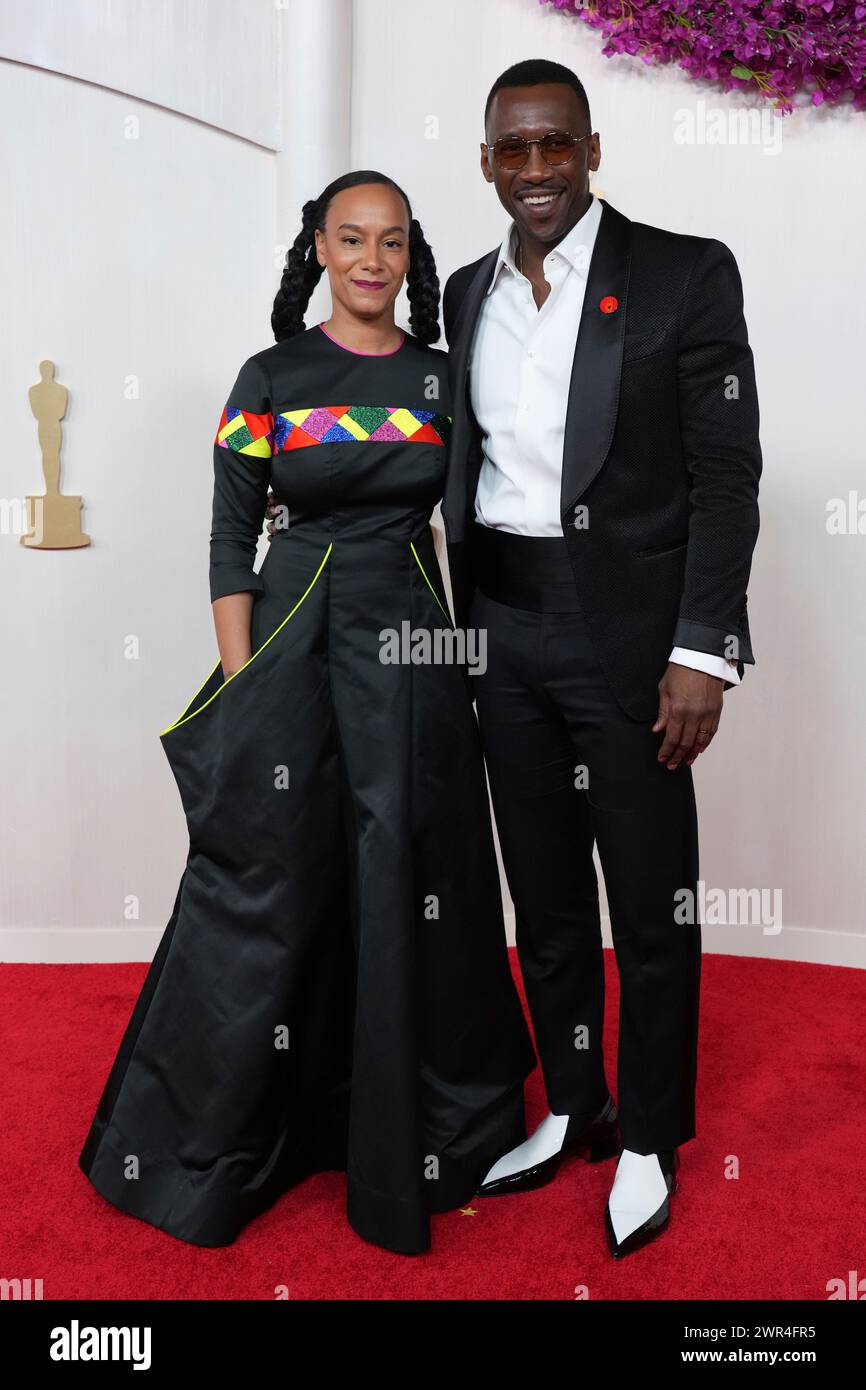 Amatus Sami-Karim, from left and Mahershala Ali arrive at the Oscars on