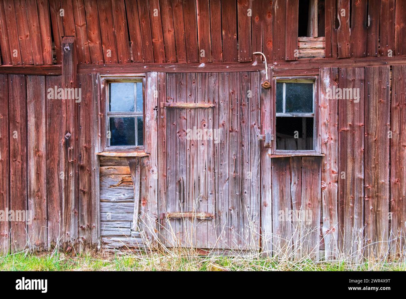 Old decayed red barn in the country Stock Photo - Alamy