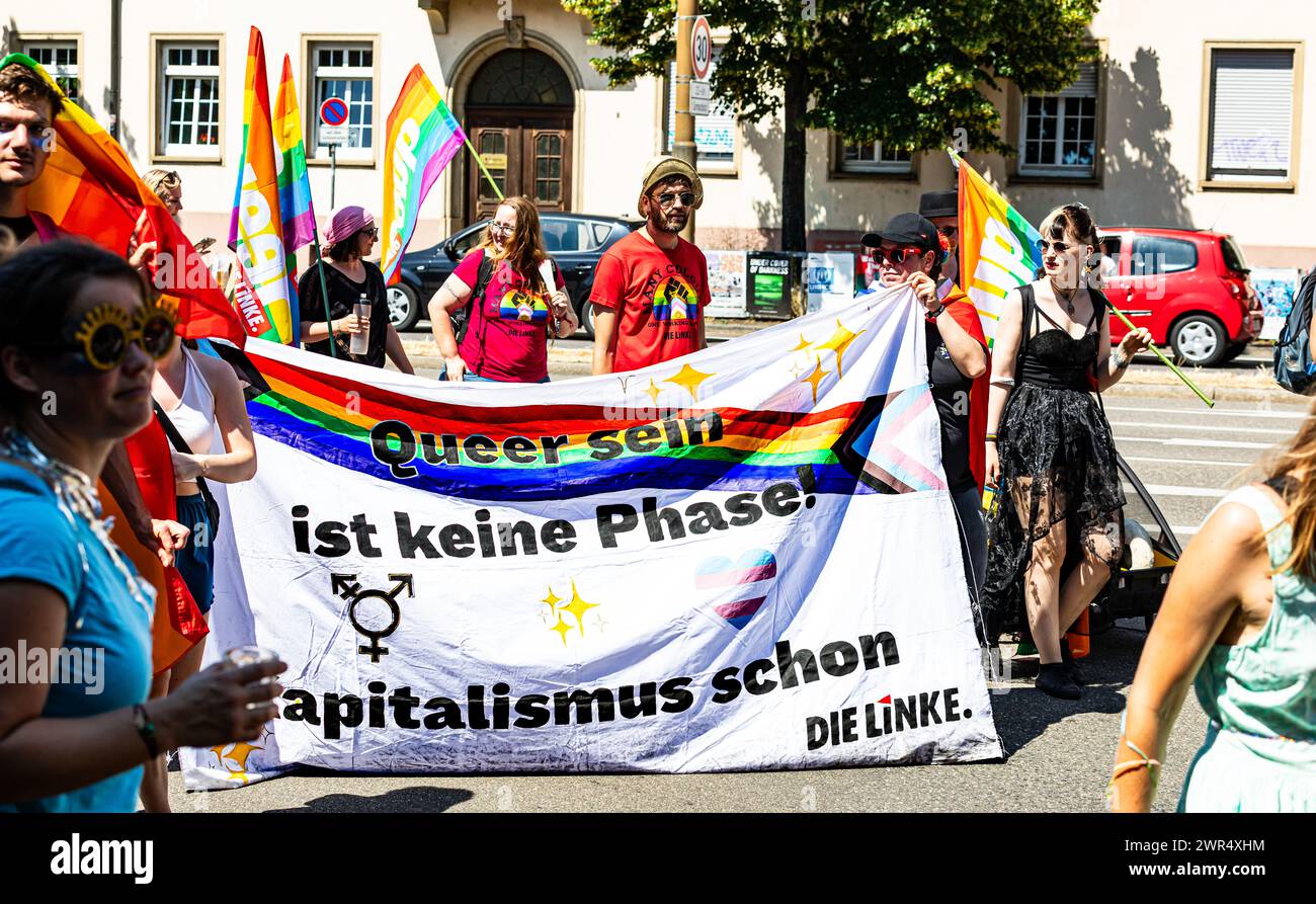 Mitglieder der deutschen Bundestagspartei "Die Linke" am CSD Freiburg. Am CSD Freiburg nahmen