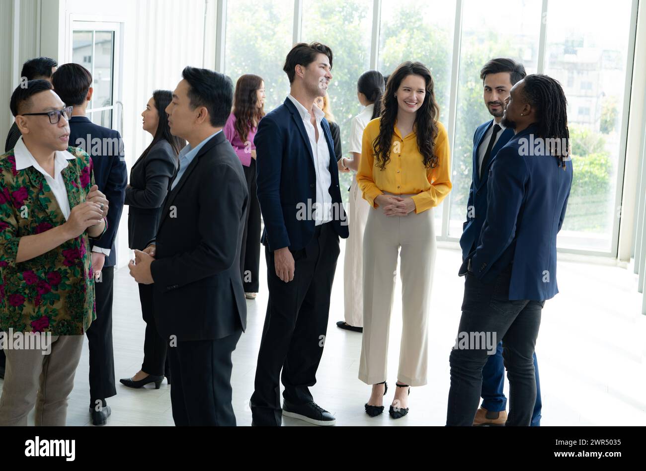 Men wearing suits and ties hi-res stock photography and images - Alamy