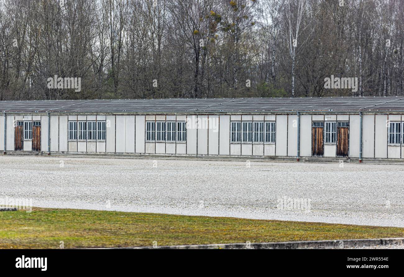 Zwei von Total 34 Häftlingsbaracken im Konzentrationslager Dachau, diese wurden als Symbol was hier passiert ist, nach dem Krieg wieder aufgebaut. (Da Stock Photo