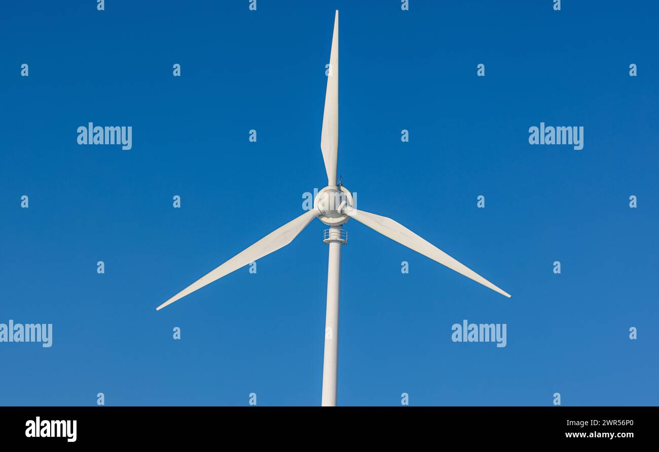 Eine Windkraftanlage bei Bonndorf im Schwarzwald im Landkreis Waldshut, Baden-Württemberg. (Bonndorf im Schwarzwald, Deutschland, 03.12.2023) Stock Photo