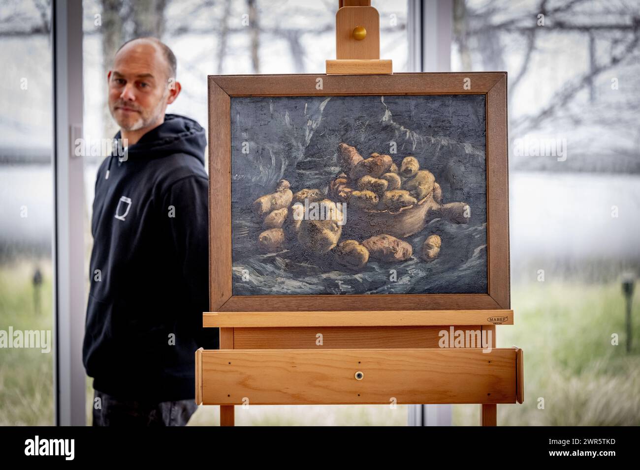 ROTTERDAM - Museum Boijmans Van Beuningen has acquired Vincent van Gogh's Still Life with Potatoes (Paris, winter 1886-87). With this new purchase, the Rotterdam museum's collection contains a total of seven paintings by Van Gogh. ANP ROBIN UTRECHT netherlands out - belgium out Stock Photo