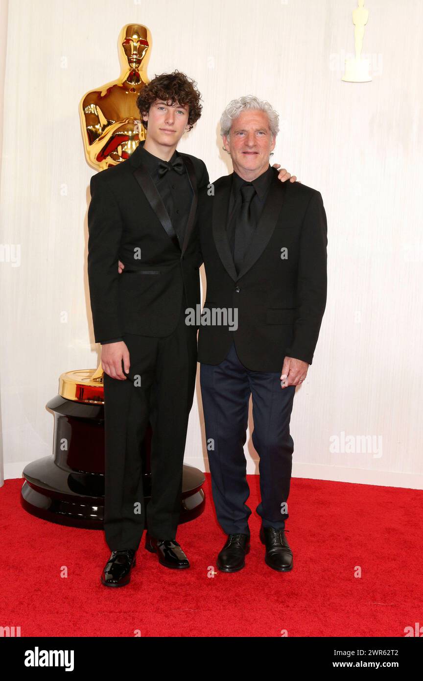 Ethan Van der Ryn mit Gast bei der Oscar Verleihung 2024 / 96th Annual ...