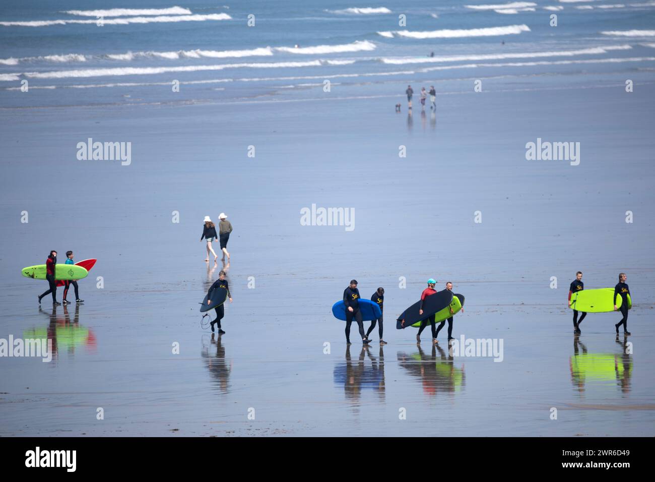 20/04/22   Surfers take advantage of warmer than expected weather on Westward Ho! beach, North Devon. Stock Photo