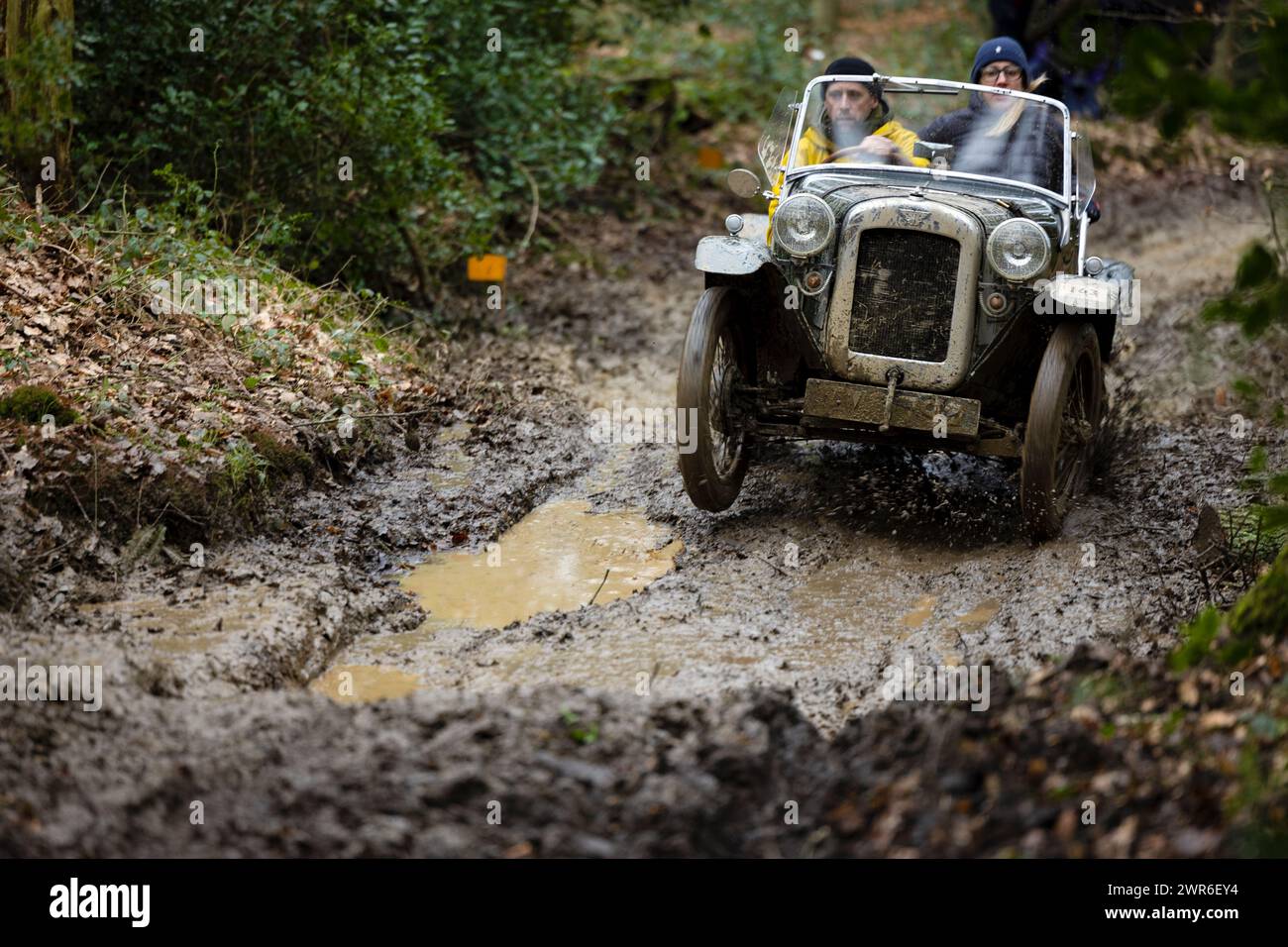 06/03/22   David Read bounces an Austin 7 Special through the mud.  Members of the Vintage Sports-Car Club attempt to find grip as they ascend a slipp Stock Photo
