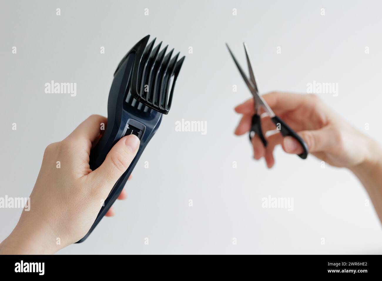 Female hands razor shaving hi-res stock photography and images - Alamy