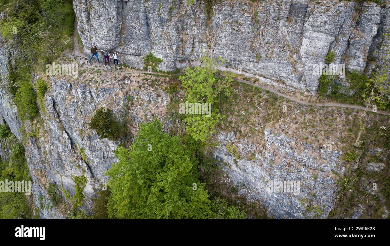 19/05/19  ***With video***  Where eagles dare - a family brave a walk along what could be Britain's scariest path. Known as Giddy Edge the footpath cl Stock Photo