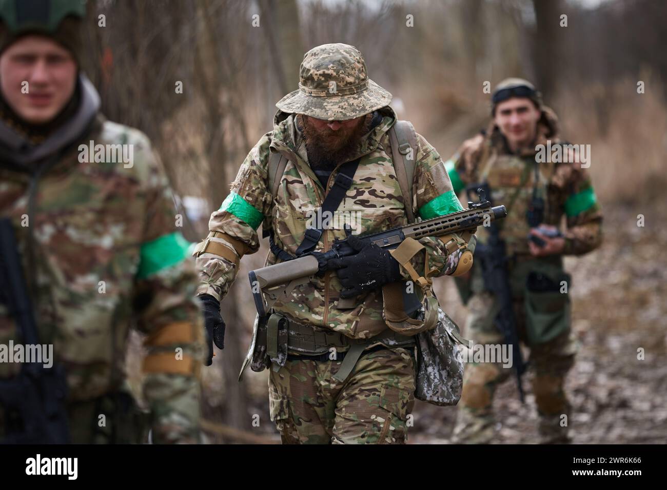 Ukrainian soldiers training hi-res stock photography and images - Alamy