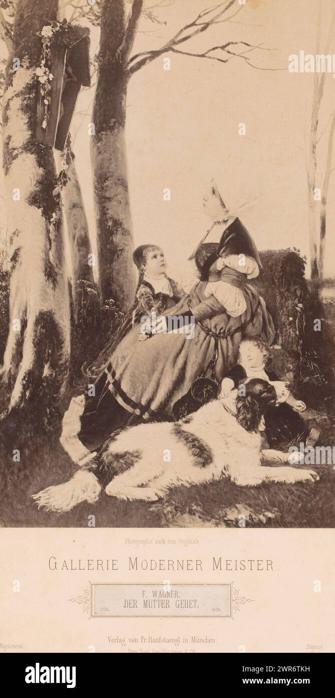 Reproduction of painting 'Der Mutter Gebed' by F. Wagener, Galerie Moderner Meister (series title), Genre scene of a mother with two children and a dog, praying in front of a crucifix on a tree, Franz Hanfstaengl Kunstverlag A.-G., München, c. 1879 - c. 1900, paper, albumen print, height 248 mm × width 166 mm, height 321 mm × width 483 mm, photograph Stock Photo