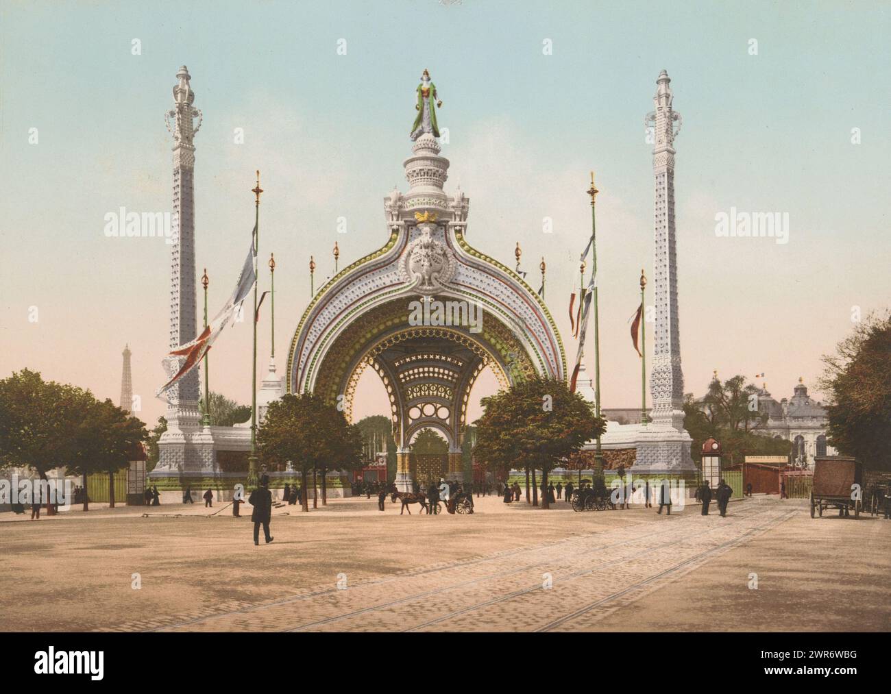 Entrance to the 1900 World Exhibition in Paris, maker: anonymous, Paris, c. 1900, paper, photochrom, height 166 mm × width 228 mm, photomechanical print Stock Photo