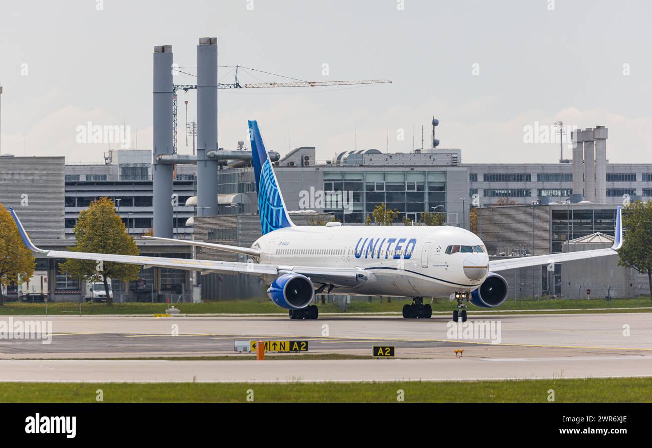 B767 322er hires stock photography and images Alamy