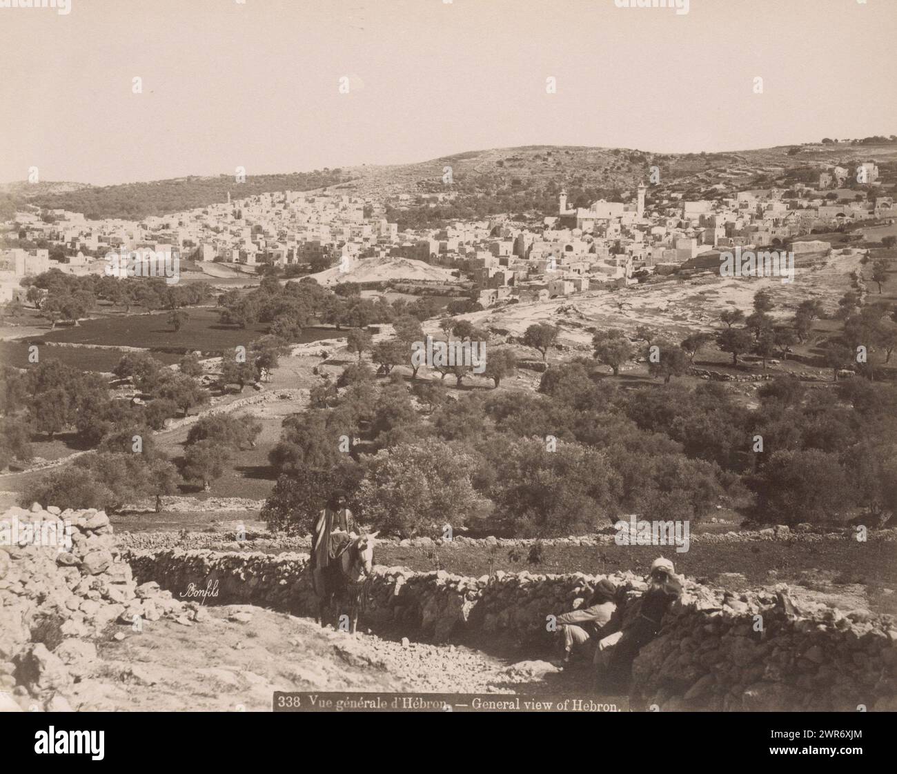 View of Hebron, Vue générale d'Hebron.- General view of Hebron. (title on object), Part of Travel album with photos of Jerusalem and other biblical places., Maison Bonfils, Hebron, c. 1867 - c. 1895, cardboard, albumen print, height 222 mm × width 279 mm, photograph Stock Photo