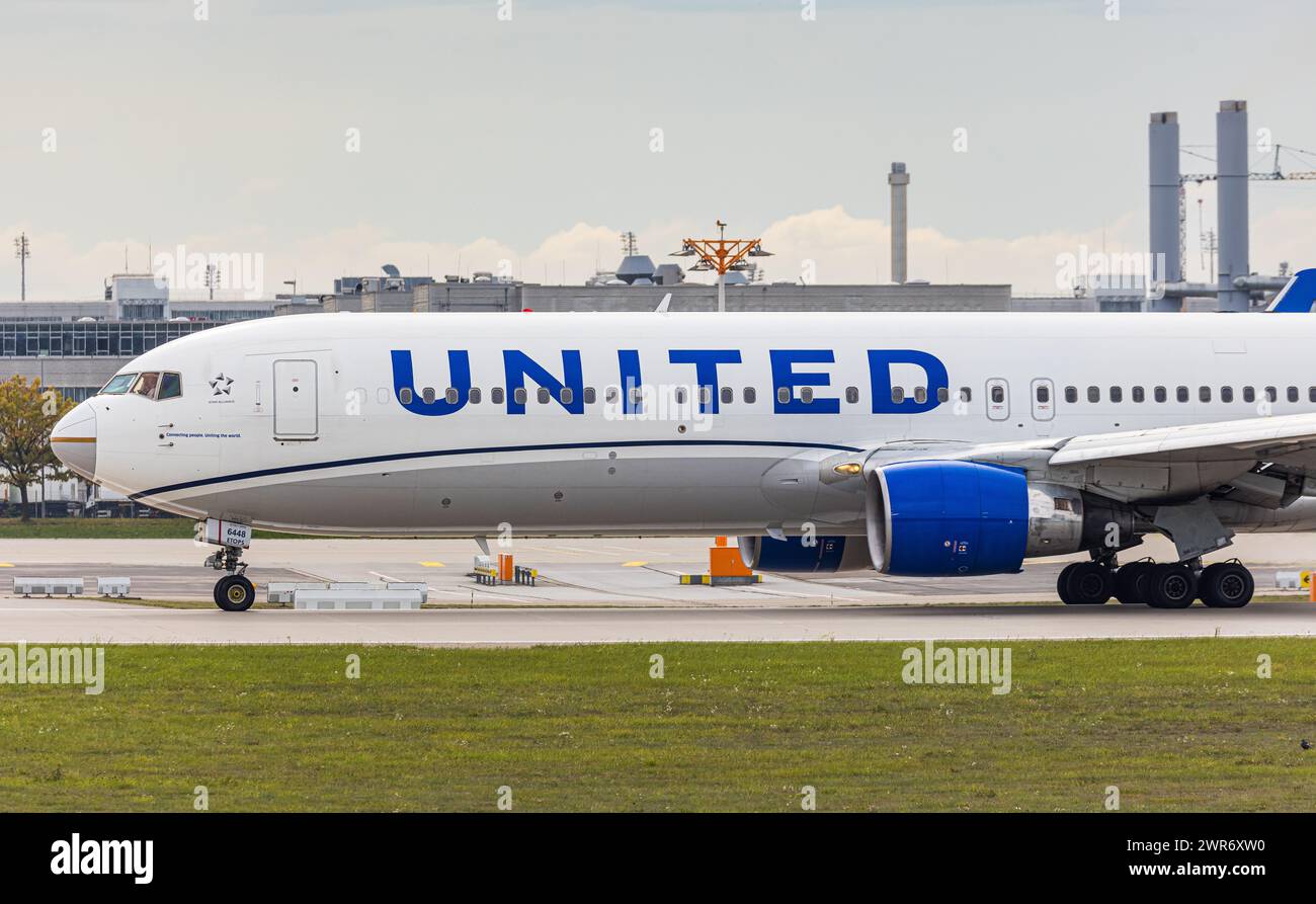 B767 322er hires stock photography and images Alamy