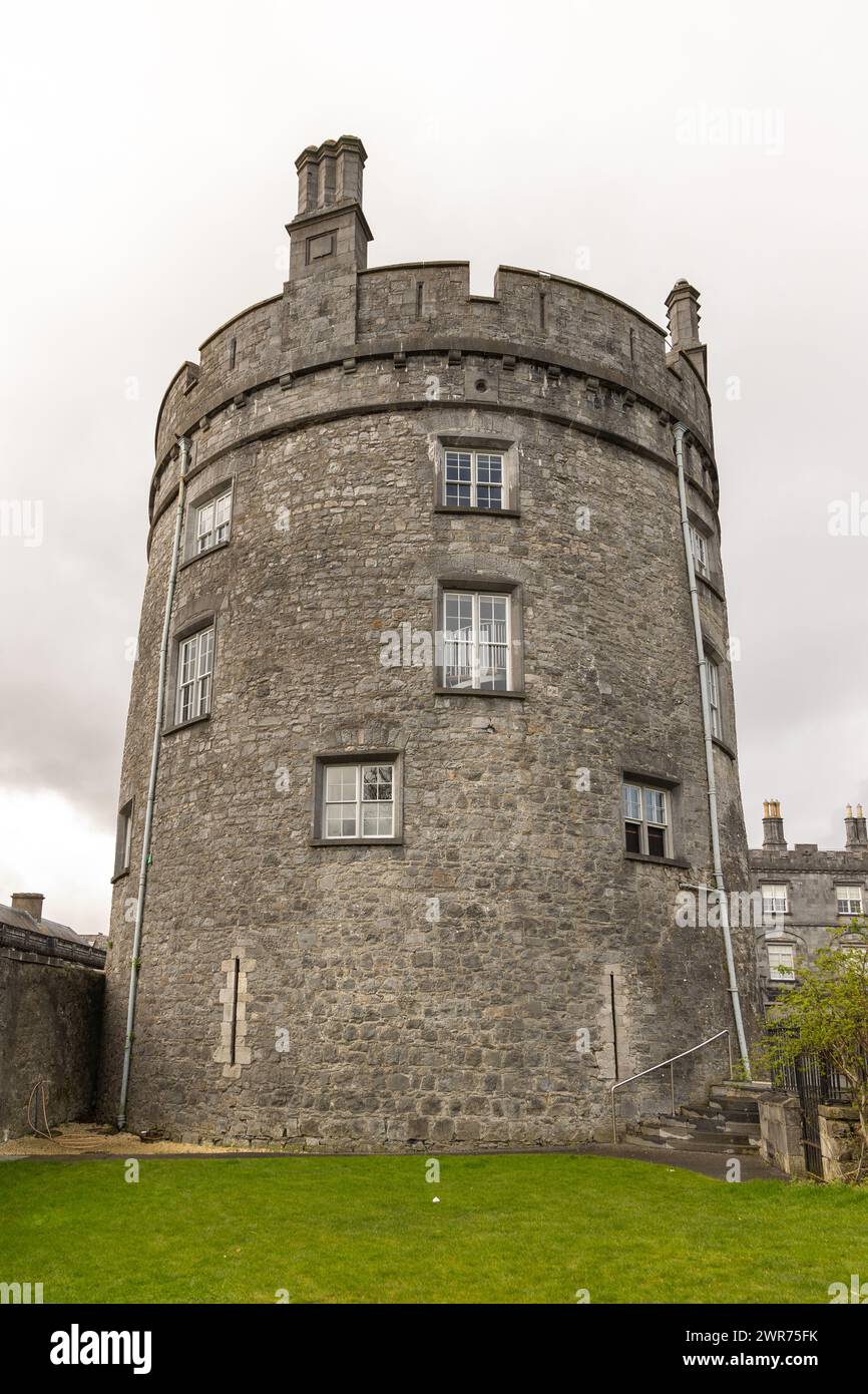 Outside kilkenny castle hi-res stock photography and images - Alamy