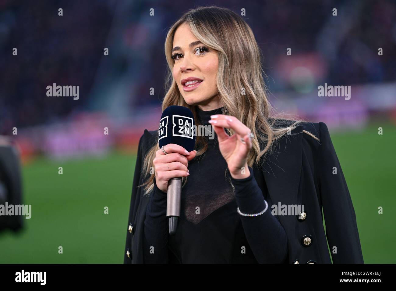 Female Italian Football Presenter