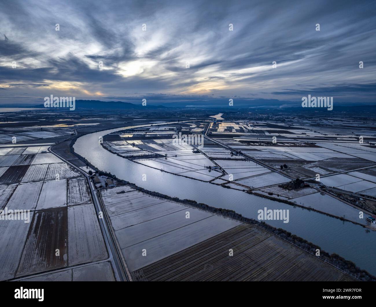 Cielo nublado al atardecer hi-res stock photography and images - Alamy