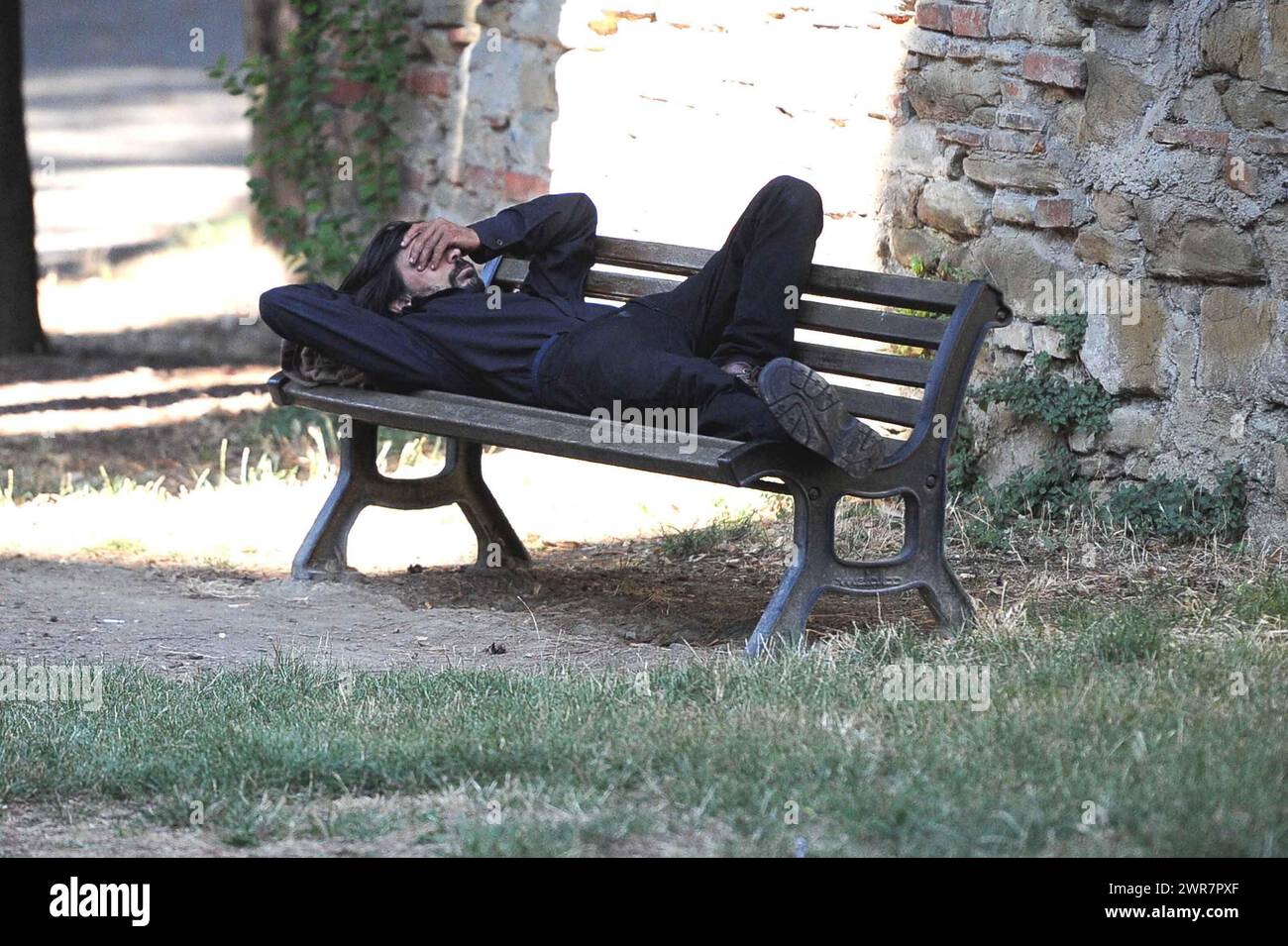 Clockard Homeless begging clochard in italian cities hi-res stock photography ...
