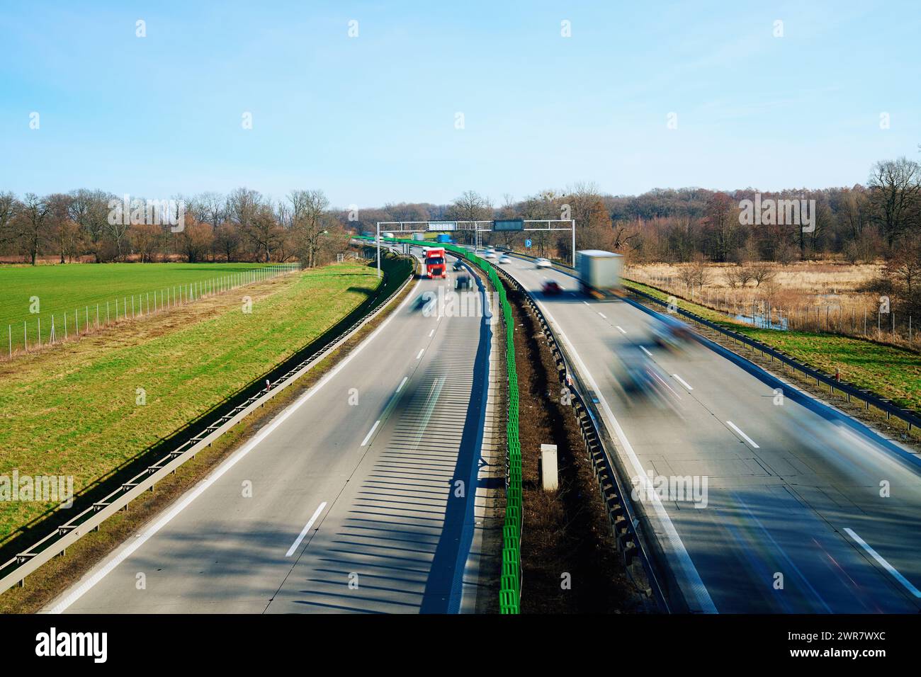 Long exposure shot busy street hi-res stock photography and images - Alamy