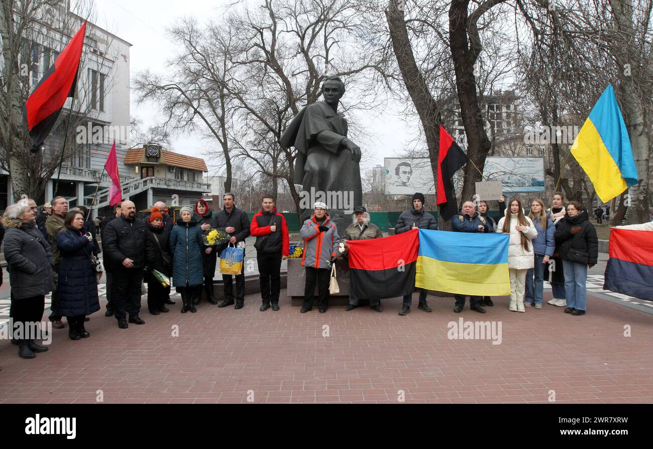 Non Exclusive: DNIPRO, UKRAINE - MARCH 09, 2024 - Participants of the celebration of the 210th anniversary of Taras Shevchenko&#x92;s birth lay flower Stock Photo