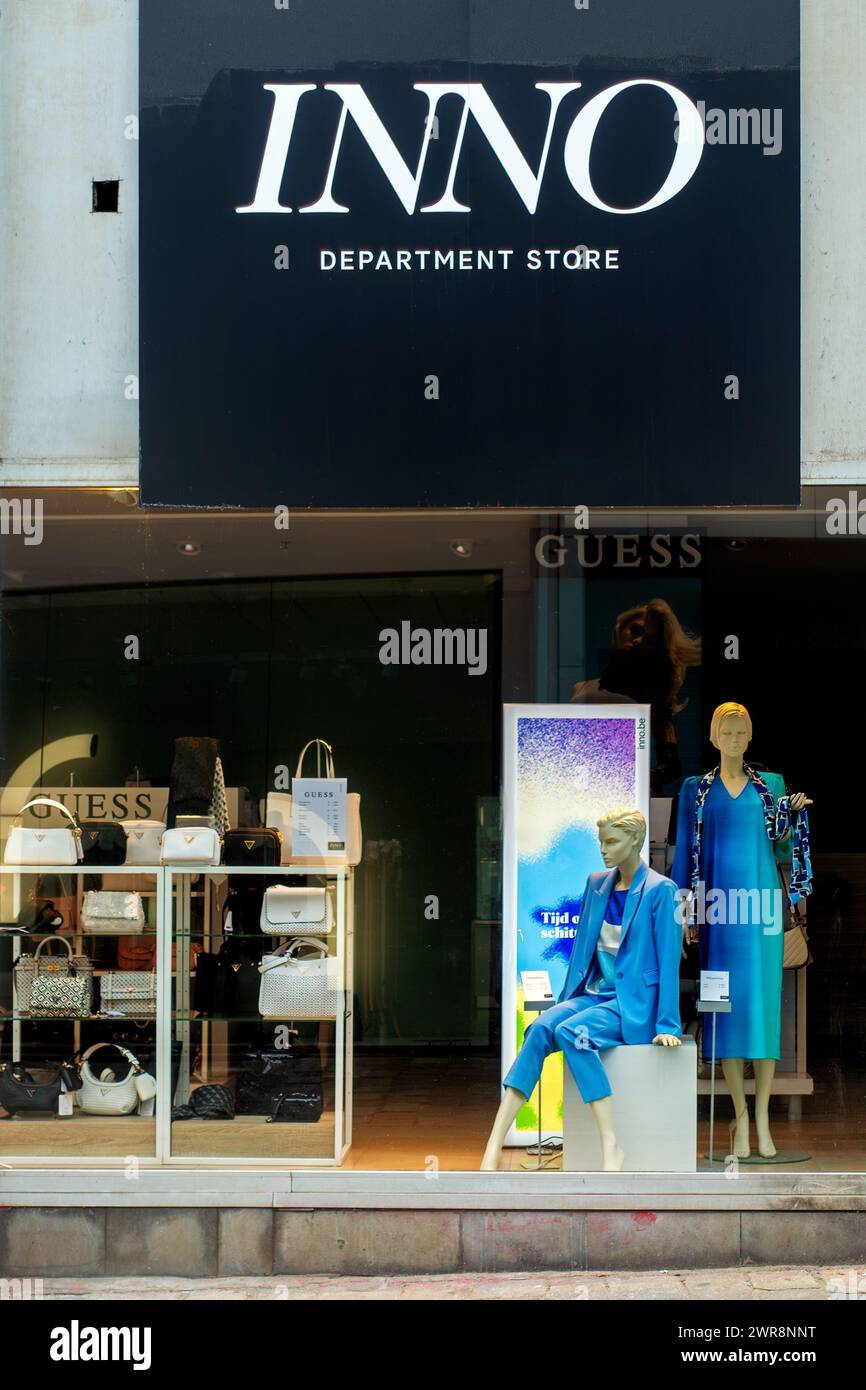 Display window / window dressing with mannequins and handbags of the shop INNO, Belgian department store chain in Belgium Stock Photo