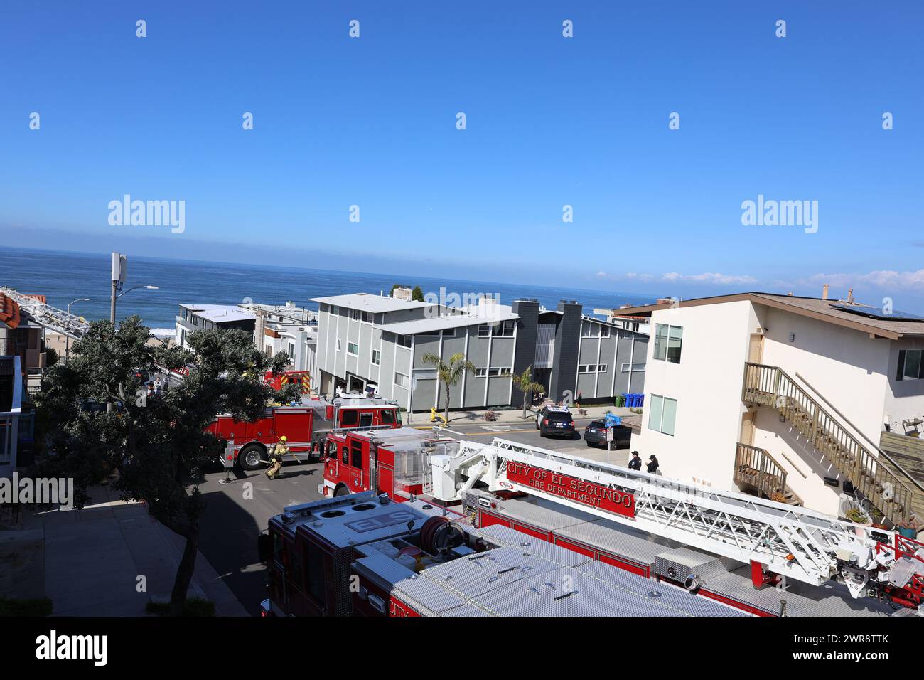 Firefighters fire firetruck hi-res stock photography and images - Alamy