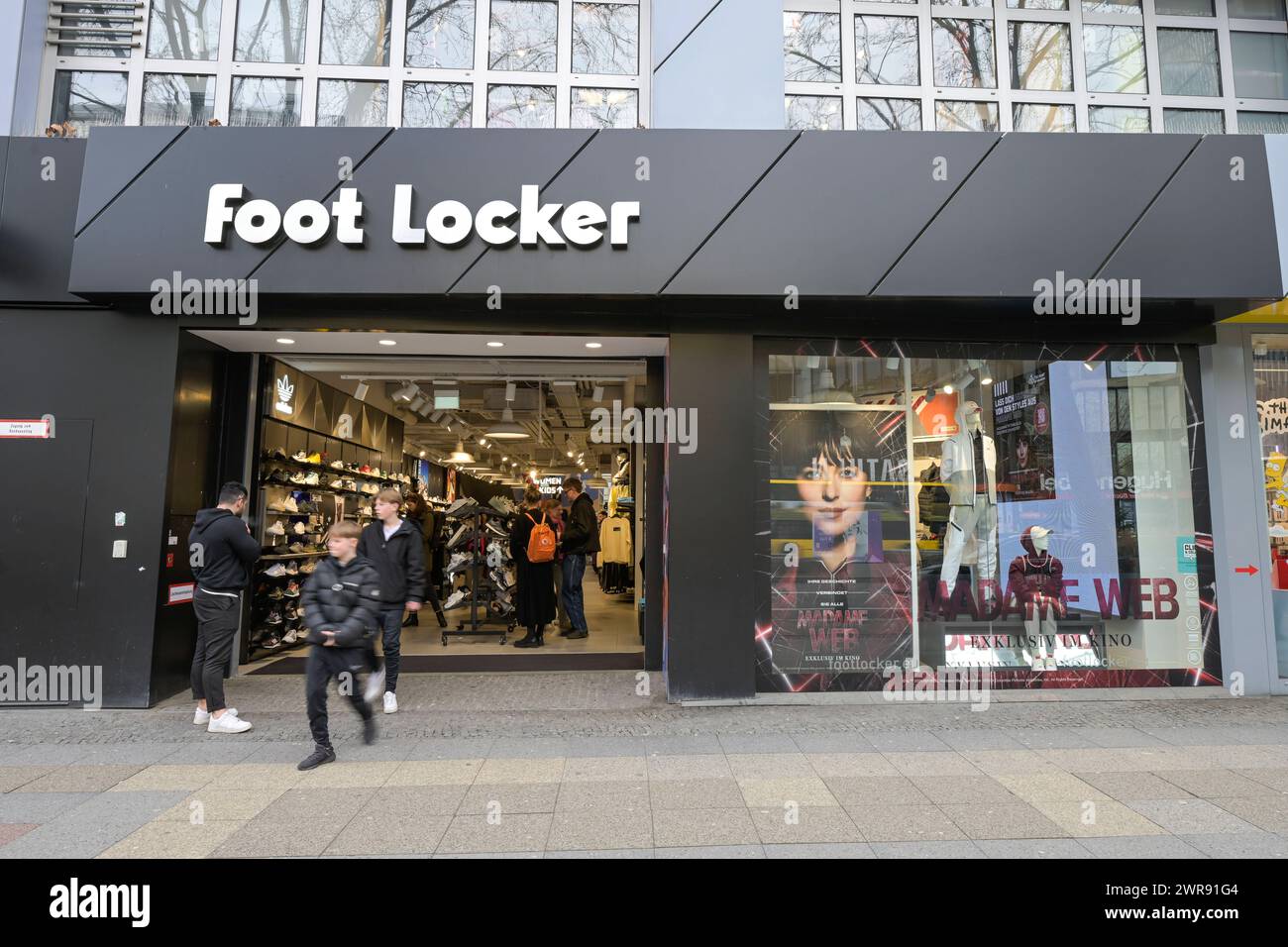 Foot Locker Schuhe, Geschäft, Tauentzienstraße, Charlottenburg, Berlin, Deutschland *** Foot Locker Shoes, Store, Tauentzienstraße, Charlottenburg, Berlin, Germany Stock Photo