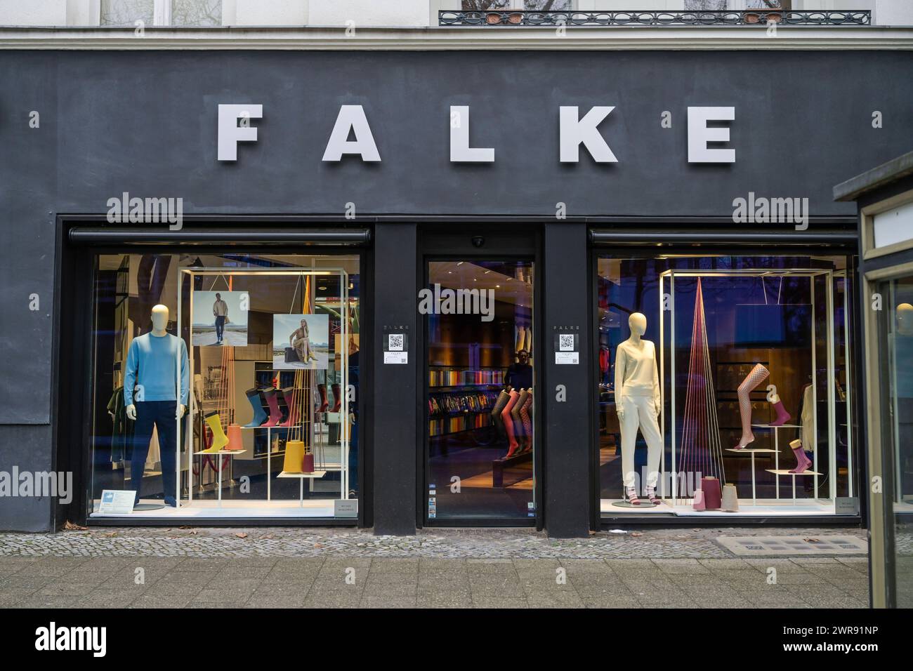 Falke, Strümpfe und Textilien, Kurfürstendamm, Charlottenburg, Berlin, Deutschland *** Falke, hosiery and textiles, Kurfürstendamm, Charlottenburg, Berlin, Germany Stock Photo
