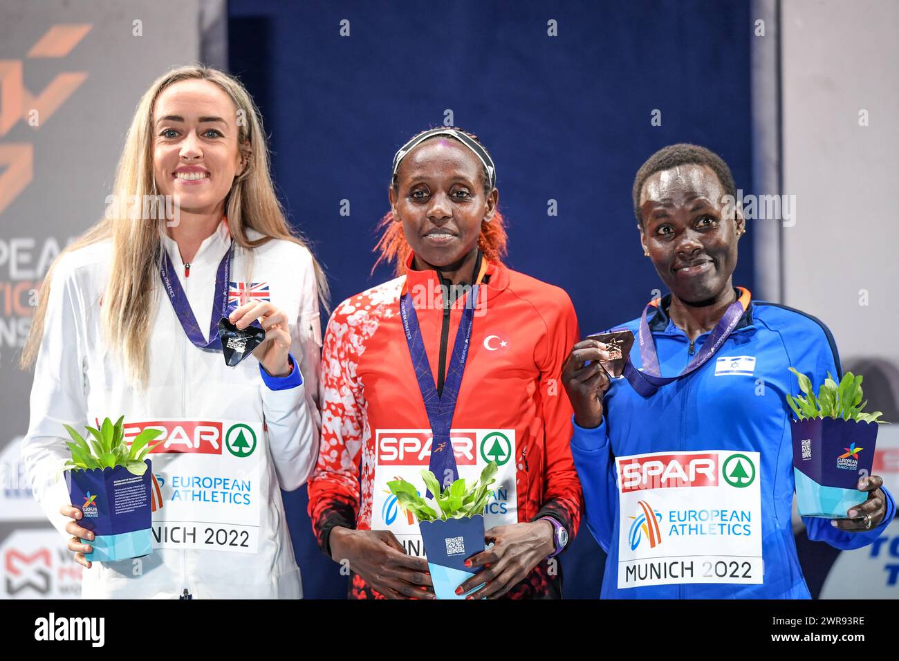 Eilish McColgan (GBR, silver), Yasemin Can (TUR, gold), Lonah Chemtai Salpeter(ISR. bronze). Women's 10,000 metres. European Championships Munich 2022 Stock Photo