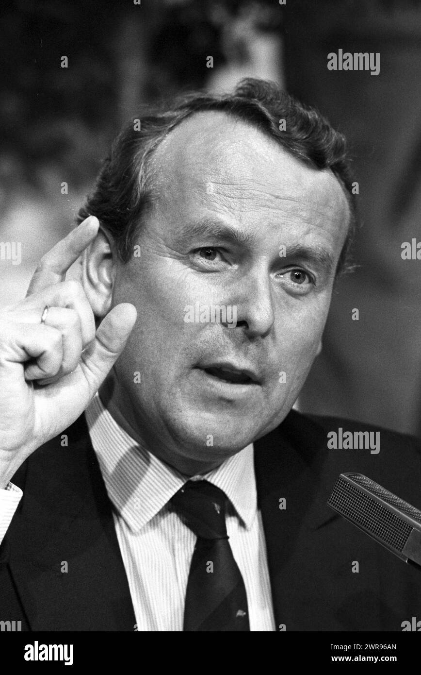 Hartmut Perschau, CDU Politiker, bei einer Veranstaltung zur Bürgerschaftswahl in Hamburg im Mai 1987 *** Hartmut Perschau, CDU politician, at an event for the Hamburg parliamentary elections in May 1987 Stock Photo