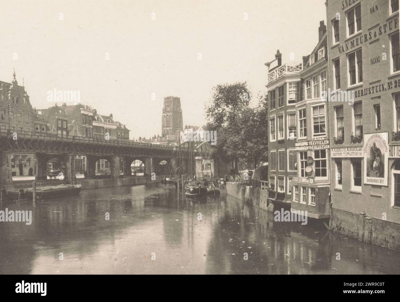 View of the Kolk in Rotterdam, with the St. Laurens Church in the background, Charles L. Mitchell, A.W. Elson & Company, Rotterdam, Boston, c. 1884 - in or before 1894, paper, height 87 mm × width 125 mm, photomechanical print Stock Photo
