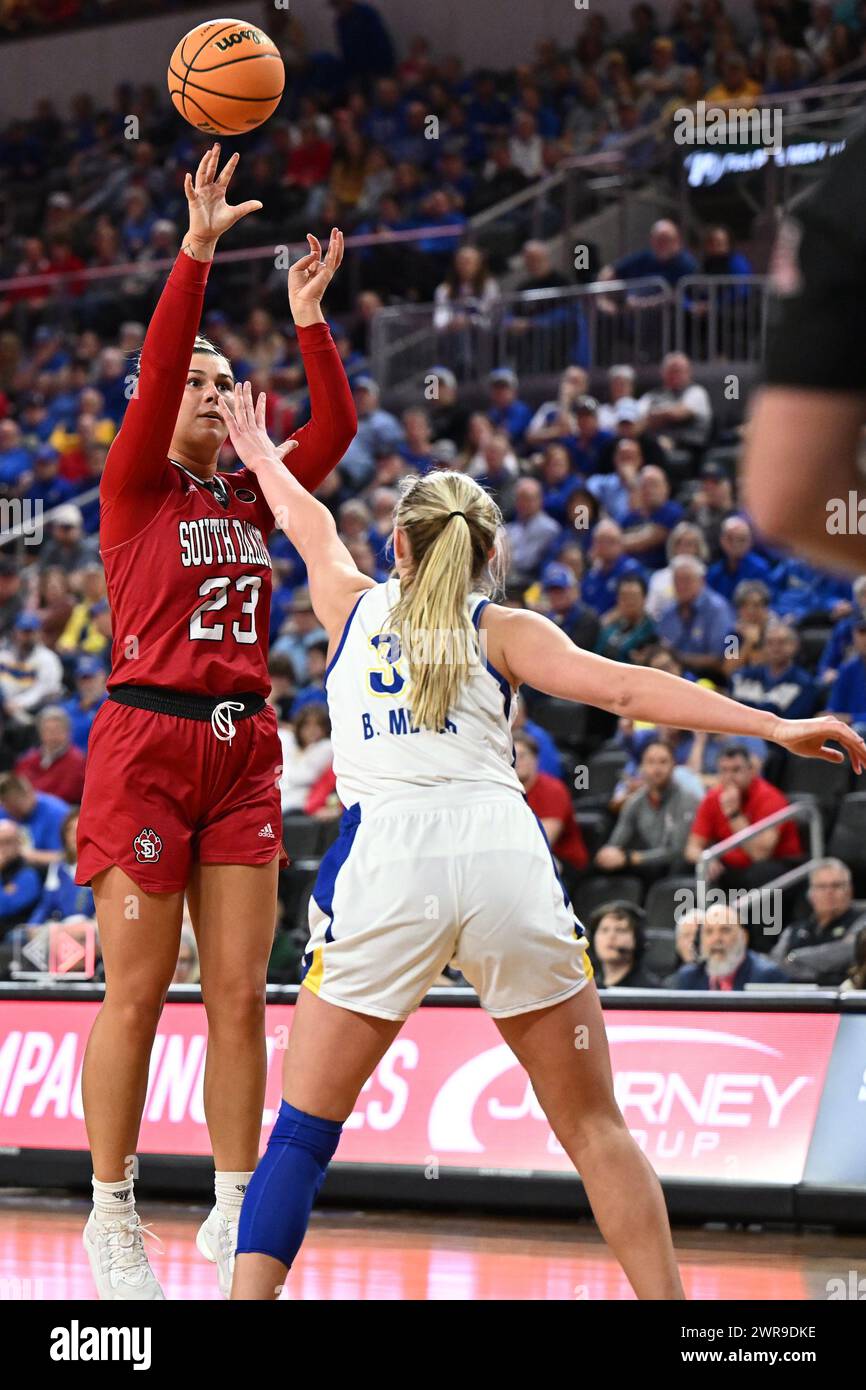 South Dakota Coyotes center Natalie Mazurek (23) shoots the ball during ...