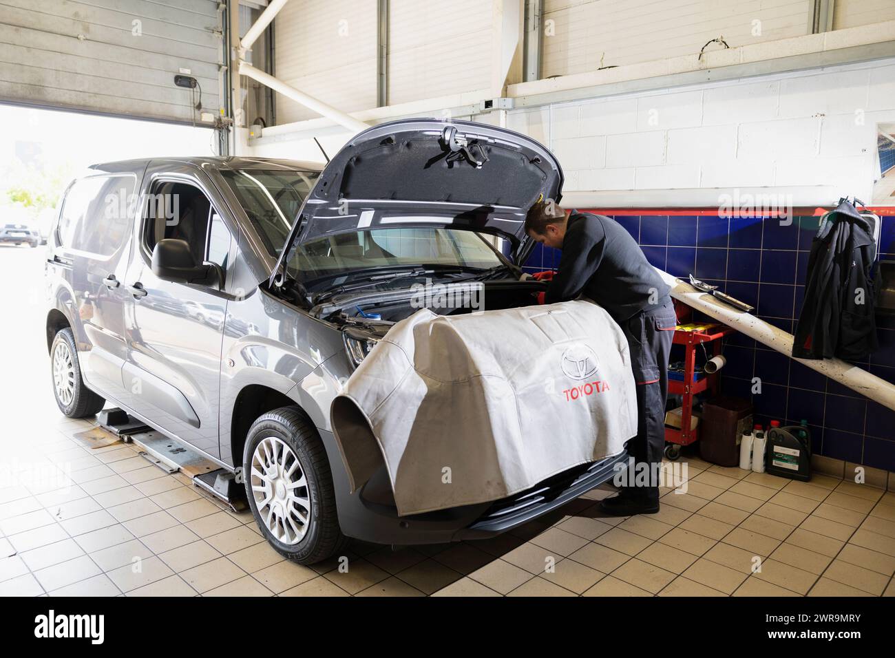 Toyota Proace City Icon van service Pinkstones, Stoke on Trent, UK ...