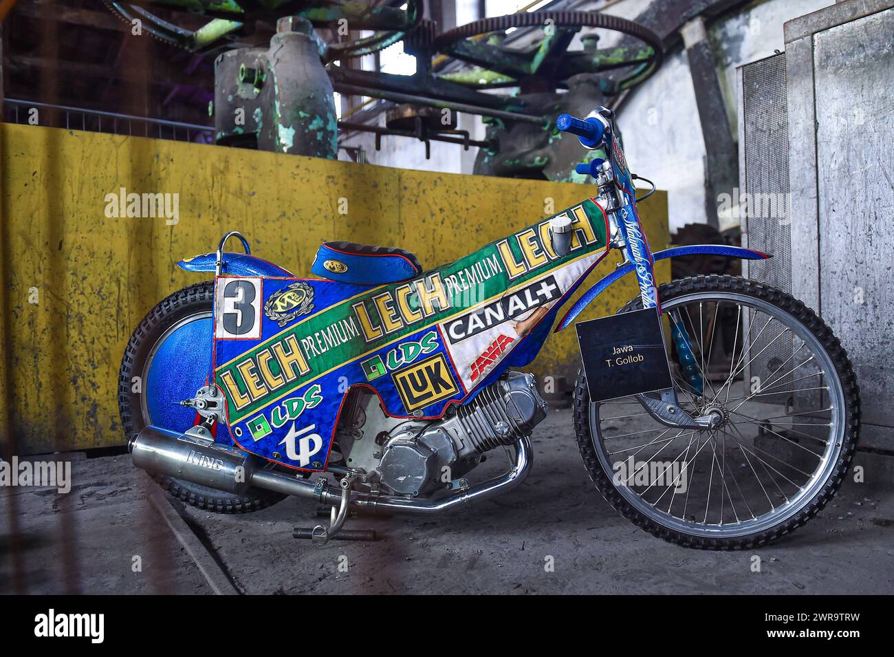 2024.03.11 Swietochlowice Zuzel Wydarzenia 100-lecie zuzla Sezon 2024 Wystawa 100 lat zuzla w Swietochlowicach N/z motocykle zuzlowe, motocykl Tomasza Golloba, hala Walcownia Huty Silesia w Swietochlowicach, Lipiny, historia Foto Marcin Bulanda/PressFocus 2024.03.11 Swietochlowice Speedway Events Season 2024 Wystawa 100 lat zuzla w Swietochlowicach motocykle zuzlowe, motocykl Tomasza Golloba, hala Walcownia Huty Silesia w Swietochlowicach, Lipiny, historia Credit: Marcin Bulanda/PressFocus Credit: Sipa USA/Alamy Live News Stock Photo
