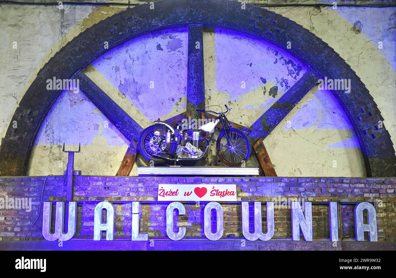 2024.03.11 Swietochlowice Zuzel Wydarzenia 100-lecie zuzla Sezon 2024 Wystawa 100 lat zuzla w Swietochlowicach N/z motocykle zuzlowe, hala Walcownia Huty Silesia w Swietochlowicach, Lipiny, historia Foto Marcin Bulanda/PressFocus 2024.03.11 Swietochlowice Speedway Events Season 2024 Wystawa 100 lat zuzla w Swietochlowicach motocykle zuzlowe, hala Walcownia Huty Silesia w Swietochlowicach, Lipiny, historia Credit: Marcin Bulanda/PressFocus Credit: Sipa USA/Alamy Live News Stock Photo